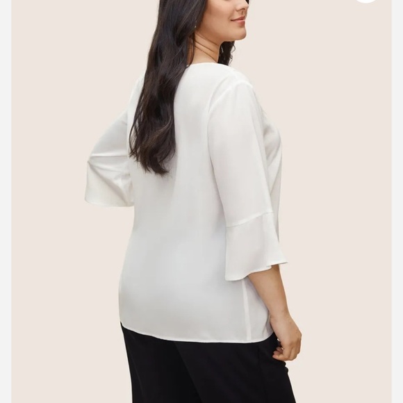 BloomChic Plus Size 3XL White V Neck Plain Ruffles Pleated Blouse us22-24 - Picture 3 of 6